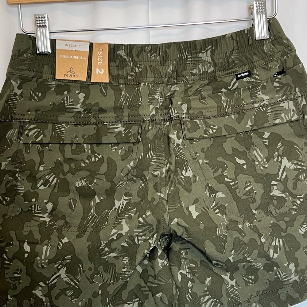Prana Womens Halle Camouflage Relaxed Fit Shorts Green Size 2 Inseam 3" NWT - Picture 6 of 8
